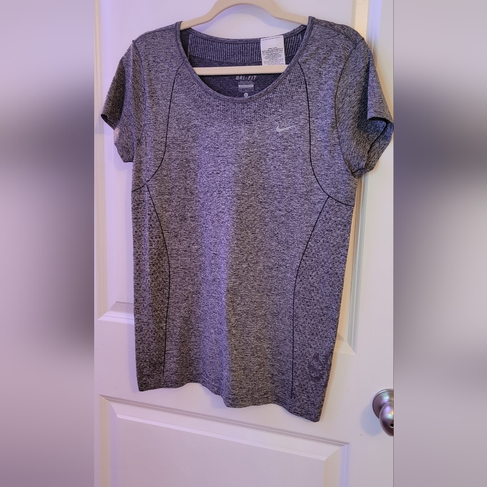 Nike Women's Dri-FIT Heathered Gray Short-Sleeve Athletic Top Size L